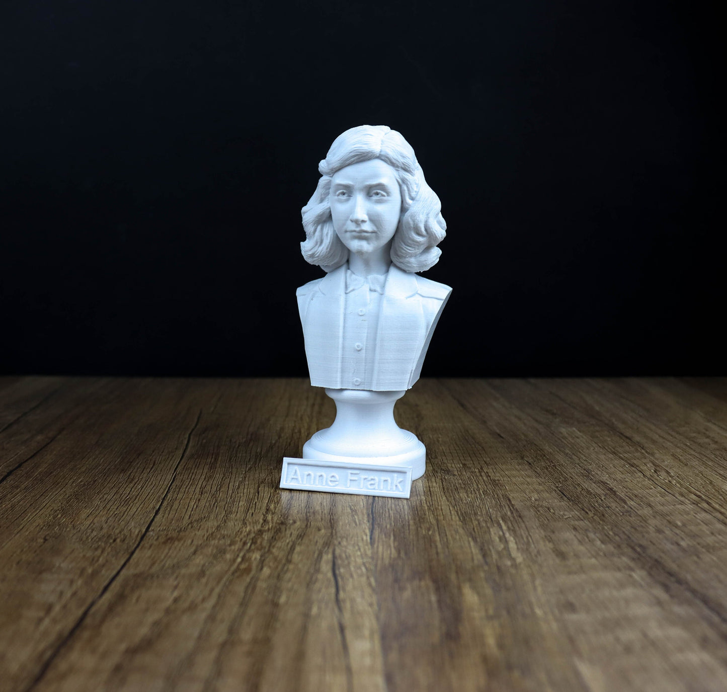 Anne Frank Bust, Statue