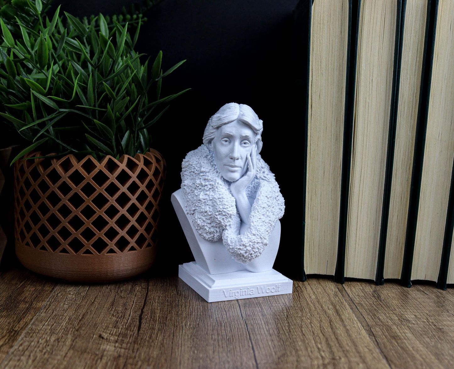 Virginia Woolf Statue, Literary Icon Sculpture, Feminist Author Decor, Writer Gift