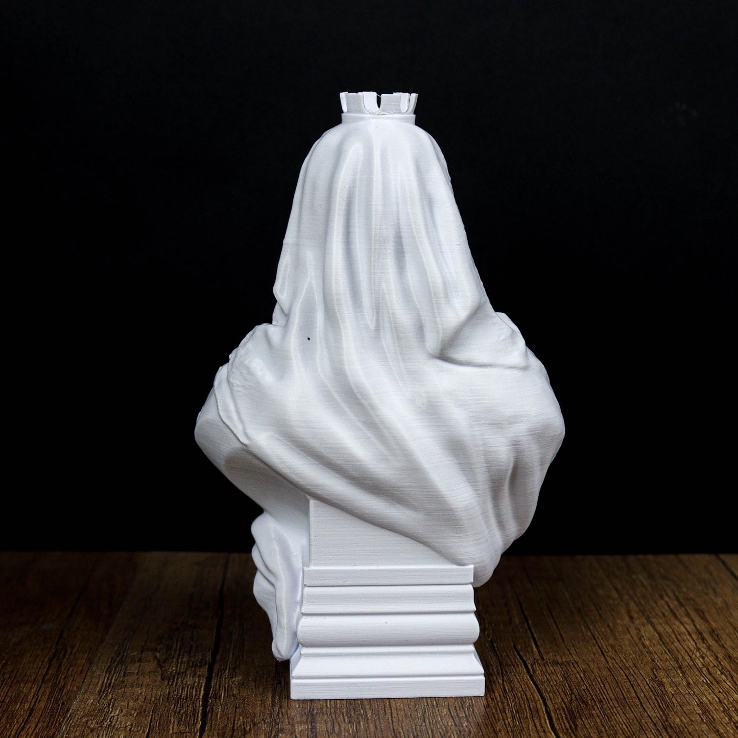 Queen Victoria bust, British monarch statue, Victorian era decor