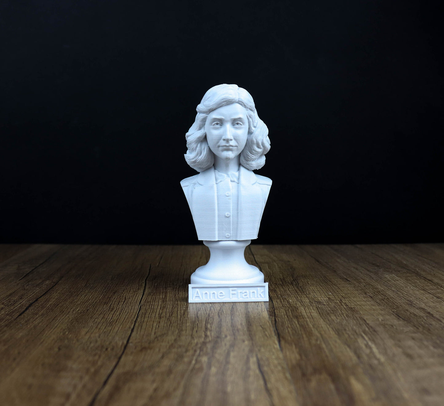 Anne Frank Bust, Statue