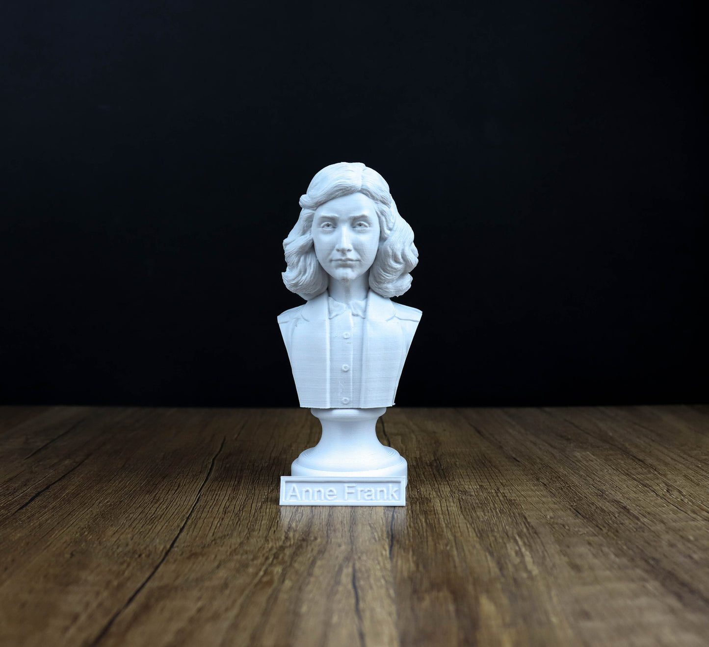 Anne Frank Bust, Statue