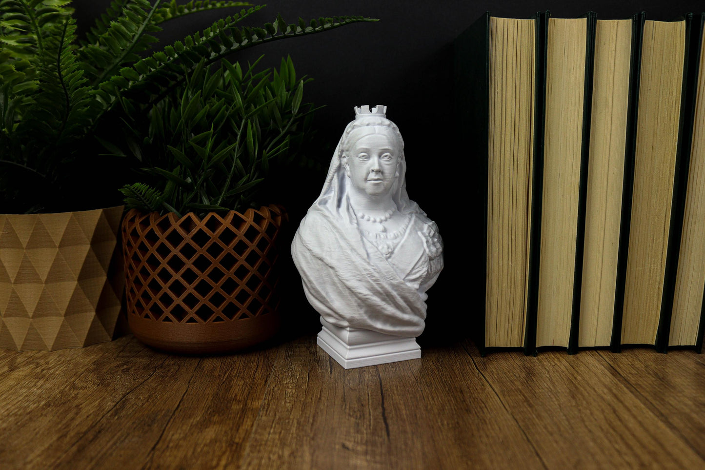 Queen Victoria bust, British monarch statue, Victorian era decor