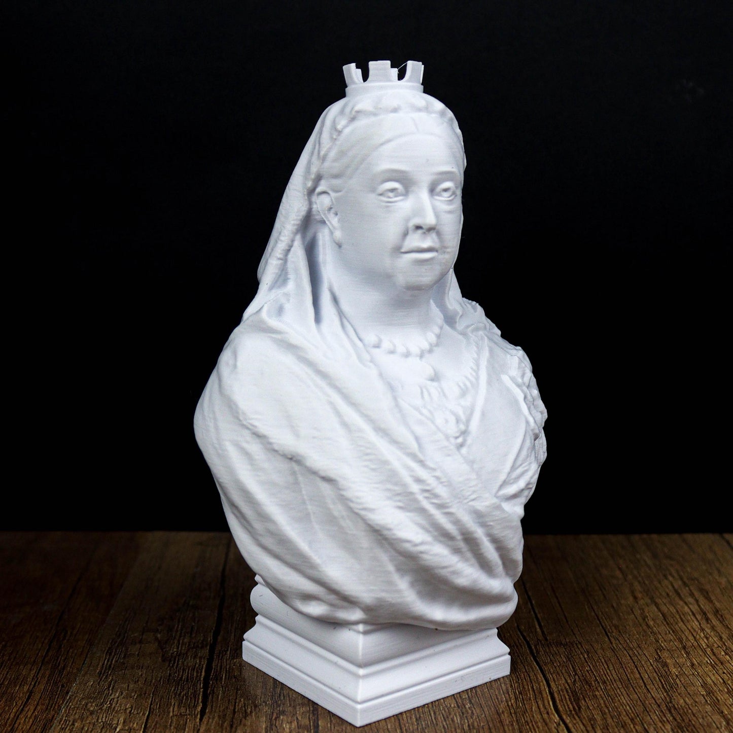 Queen Victoria bust, British monarch statue, Victorian era decor