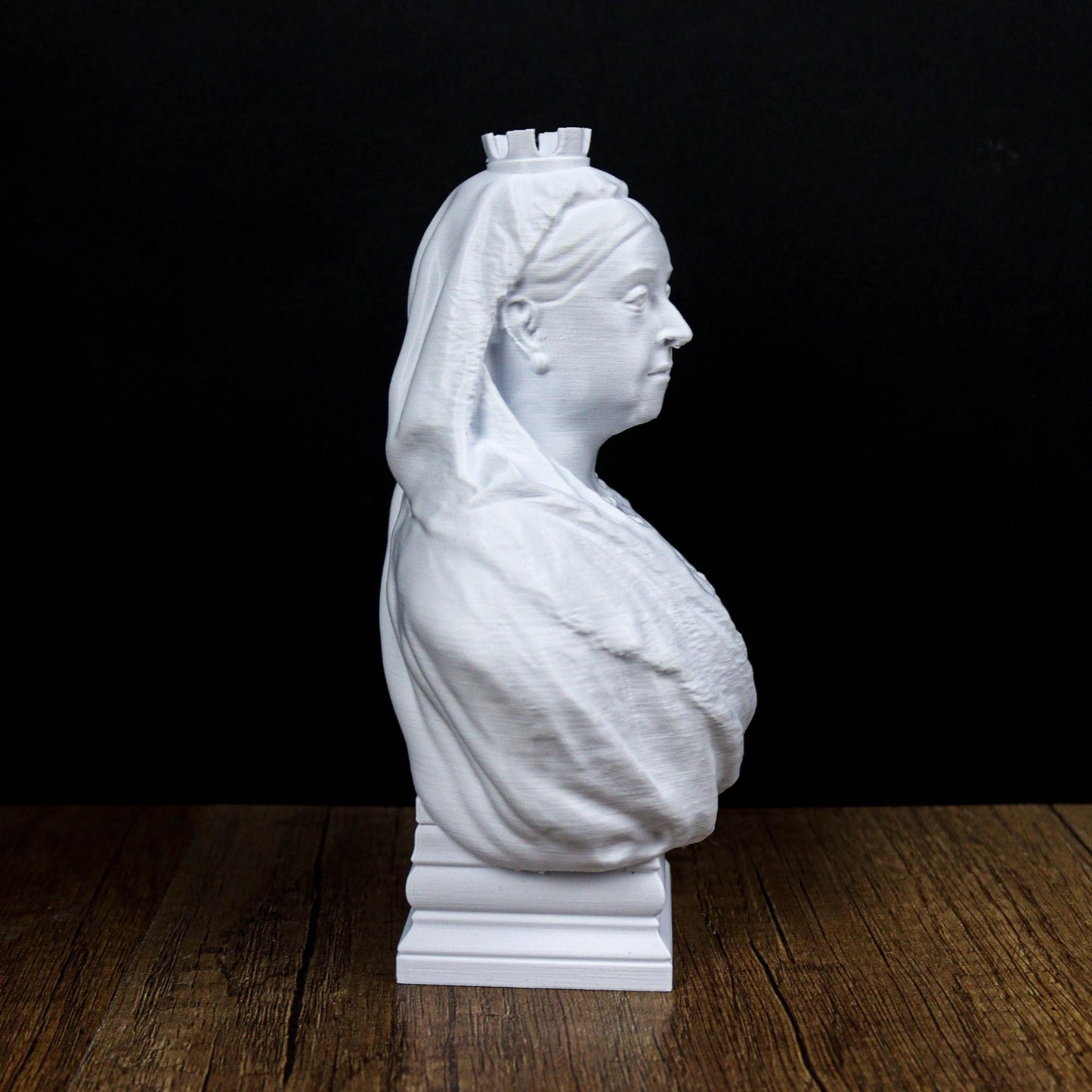 Queen Victoria bust, British monarch statue, Victorian era decor