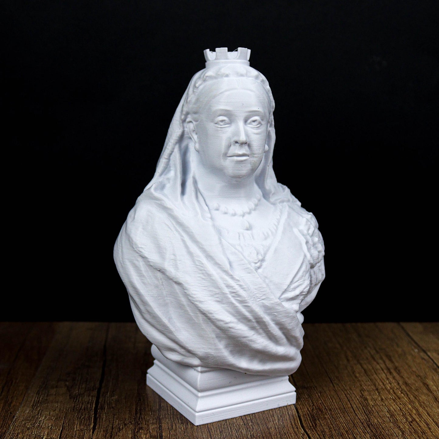Queen Victoria bust, British monarch statue, Victorian era decor