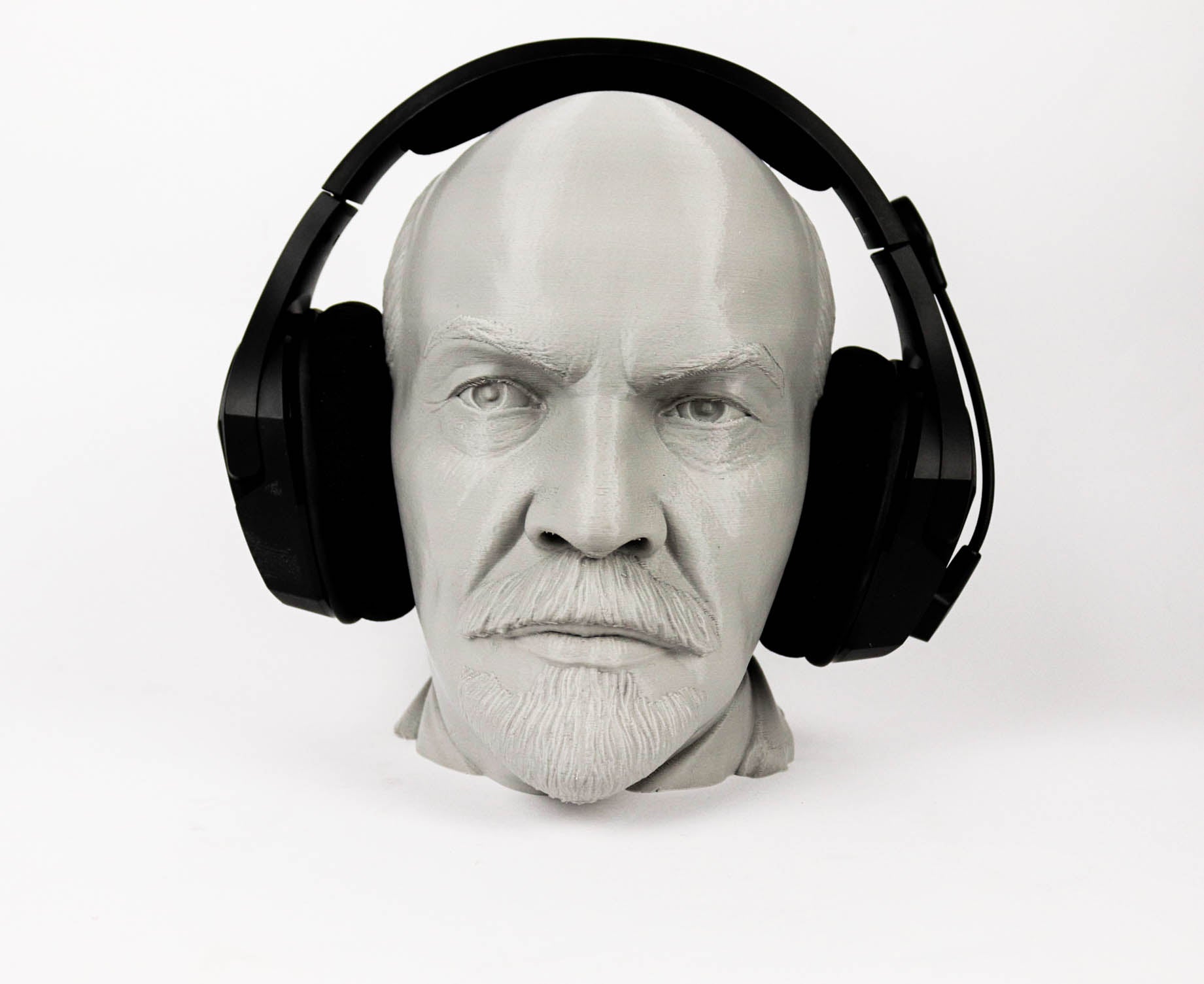 A 3D printed head of a man wearing headphones.