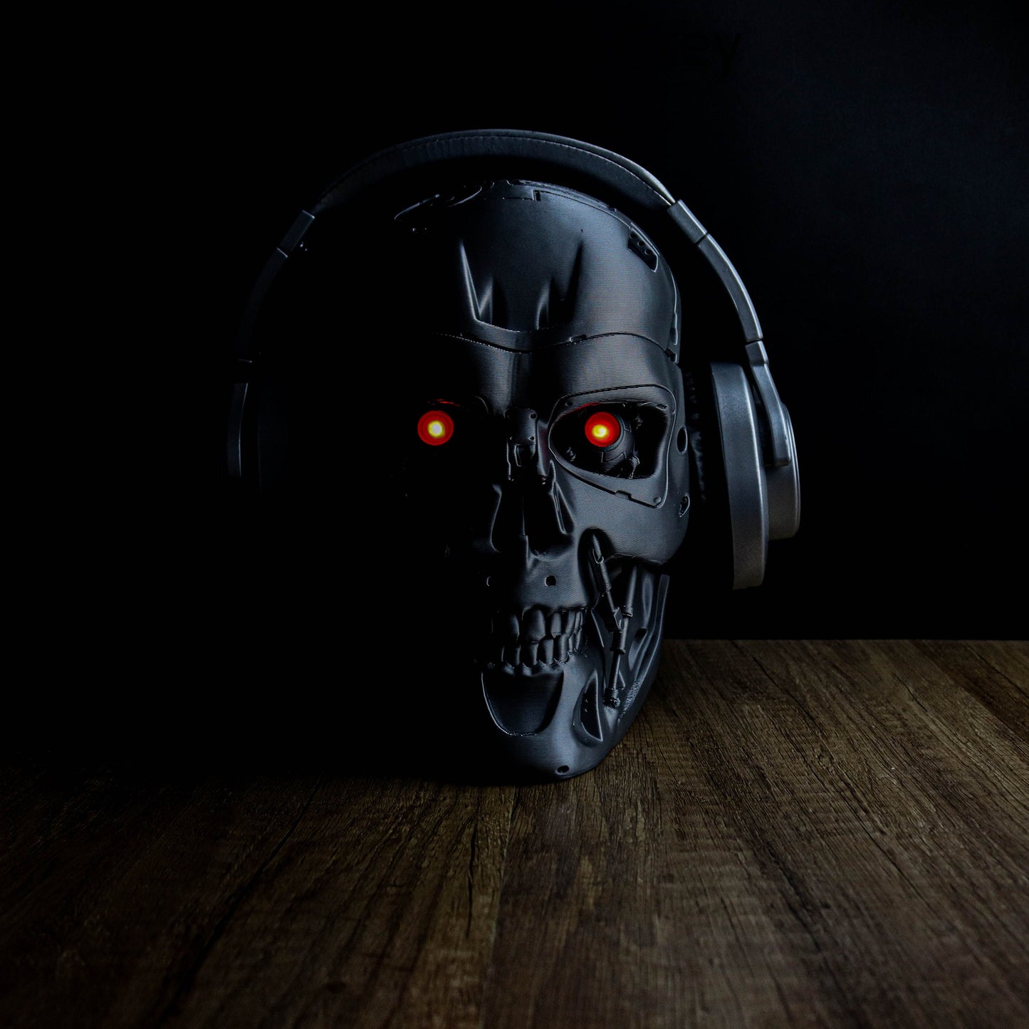 Terminator Endoskeleton Headphone Holder, Skull T-800 LED Bust, Headset Stand