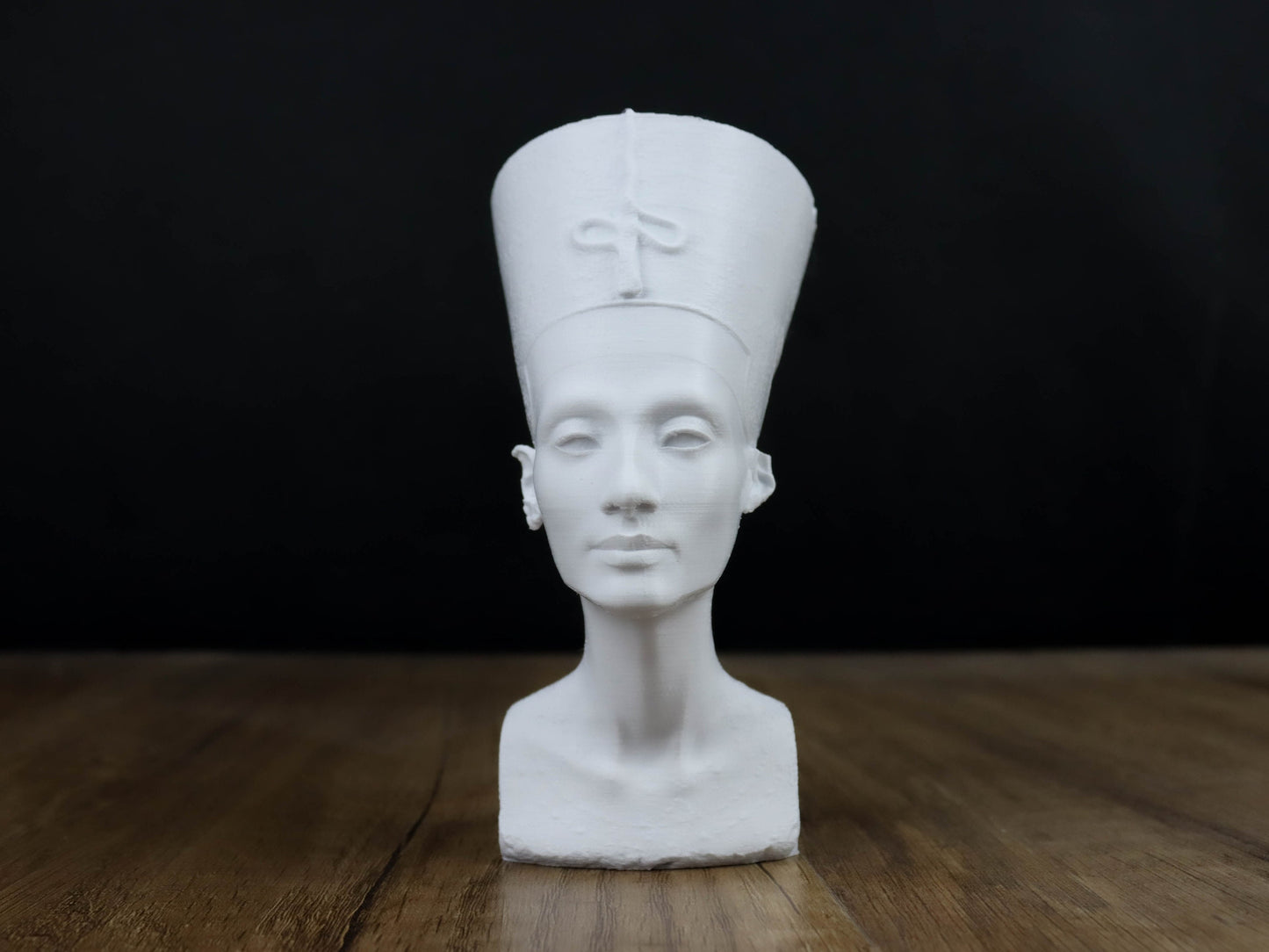 Nefertiti Bust Replica, Queen of Ancient Egypt, Wife of Pharaoh Akhenaten