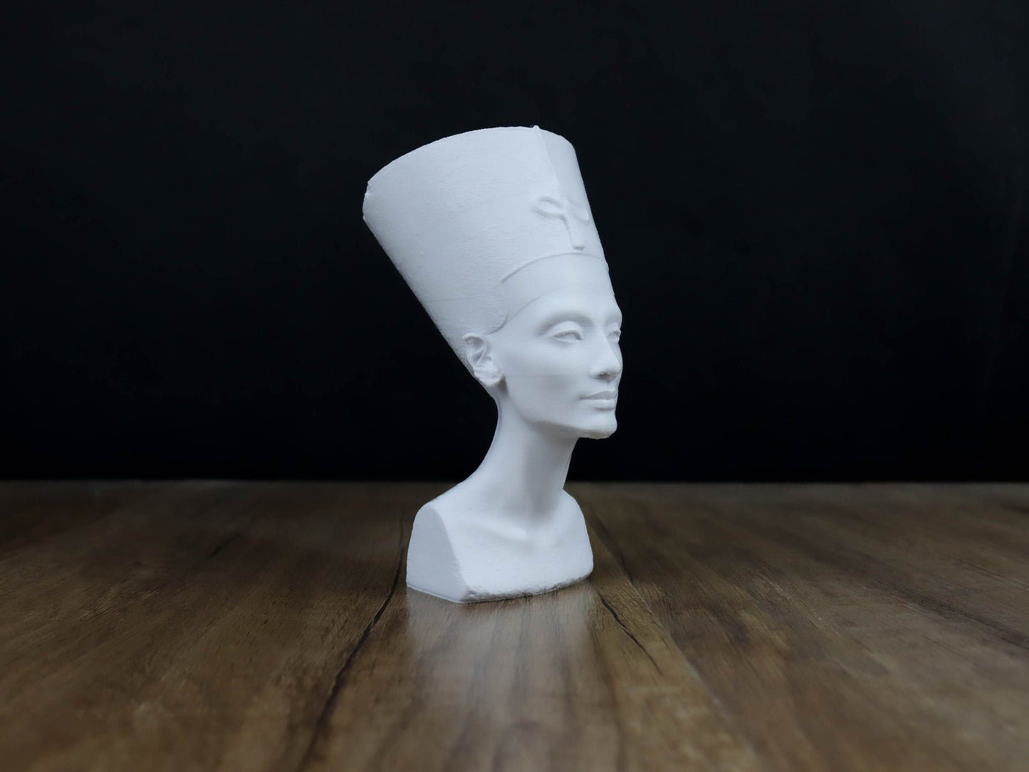 Nefertiti Bust Replica, Queen of Ancient Egypt, Wife of Pharaoh Akhenaten