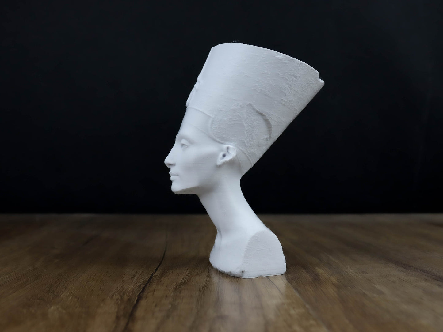 Nefertiti Bust Replica, Queen of Ancient Egypt, Wife of Pharaoh Akhenaten