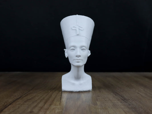 Nefertiti Bust Replica, Queen of Ancient Egypt, Wife of Pharaoh Akhenaten