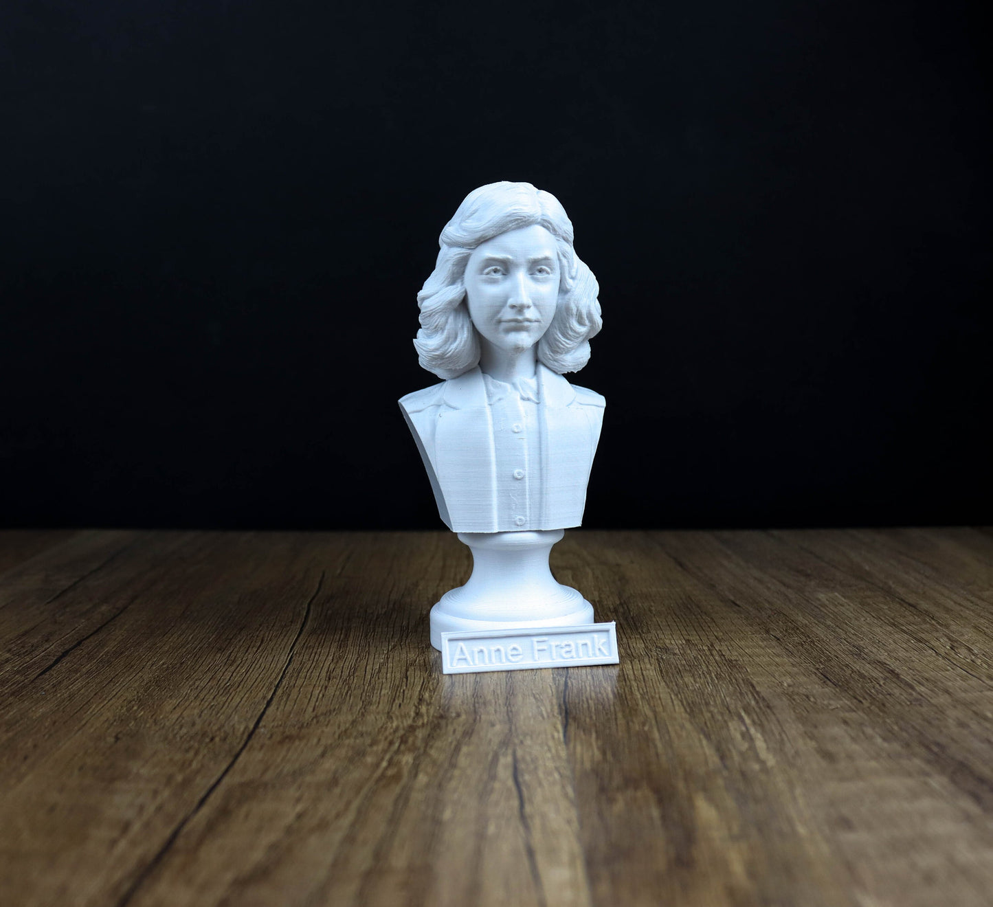 Anne Frank Bust, Statue